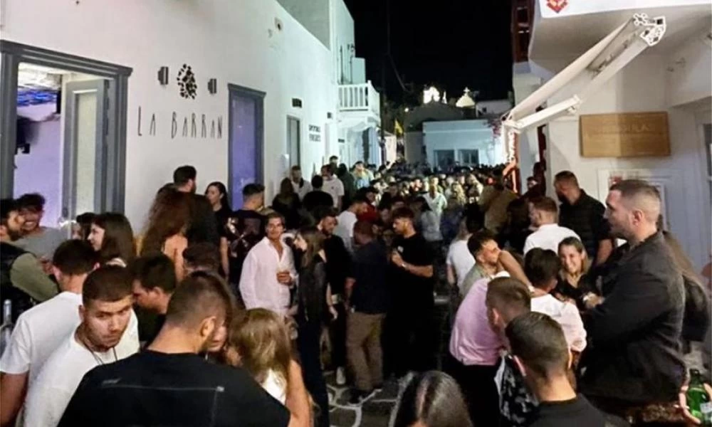 Το αδιαχώρητο στα σοκάκια της Μυκόνου